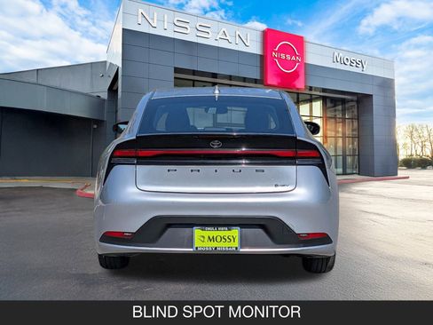 Used 2024 Toyota Prius LE image 9