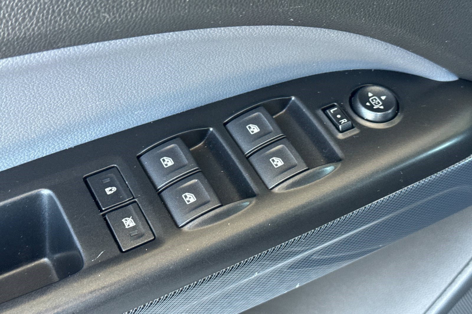 Used 2022 Chevrolet Colorado Z71 AWD/4WD image 14