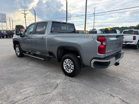 Used 2025 Chevrolet Silverado 2500 LT w/ Convenience Package AWD/4WD image 5