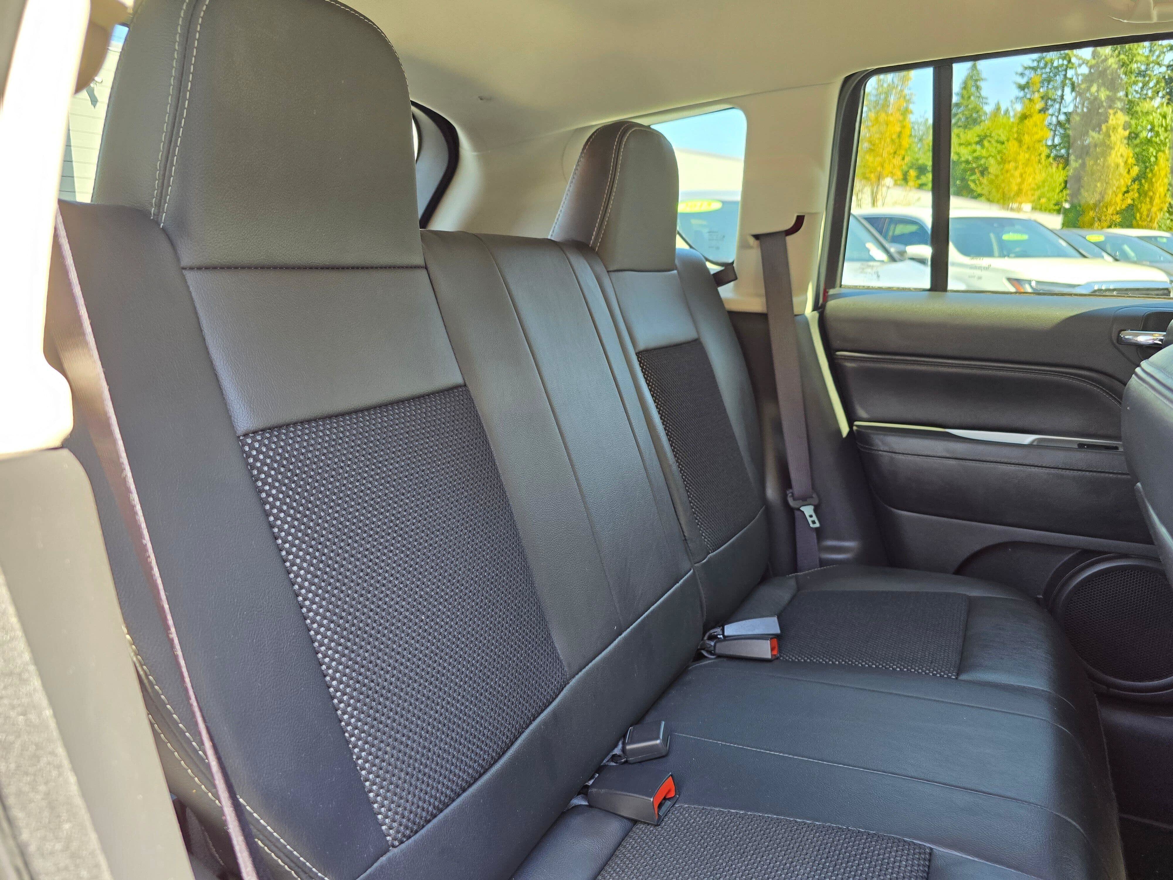 Used 2017 Jeep Compass Latitude FWD image 14