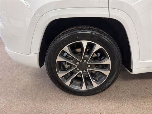 Certified 2023 Jeep Grand Cherokee Overland image 30