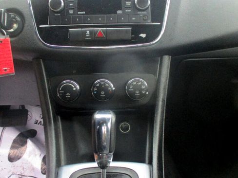 Used 2013 Chrysler 200 Touring image 10