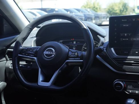 Used 2023 Nissan Altima 2.0 SR FWD image 34
