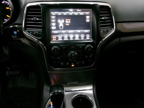 Used 2018 Jeep Grand Cherokee Altitude image 34