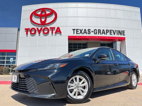 Used 2025 Toyota Camry LE image 2