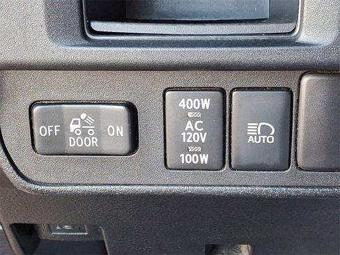 Used 2018 Toyota Tacoma TRD Off-Road image 27