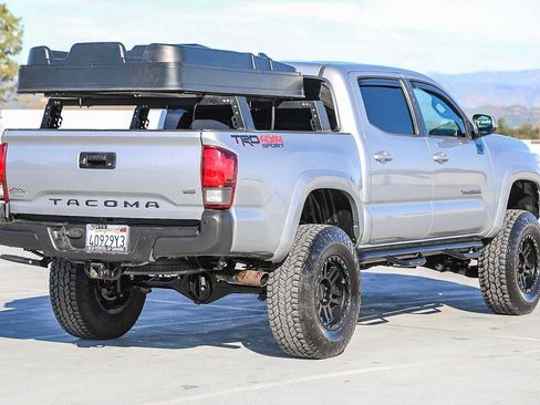 Used 2019 Toyota Tacoma TRD Sport image 5