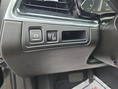 Used 2025 Cadillac XT5 Premium Luxury FWD image 24