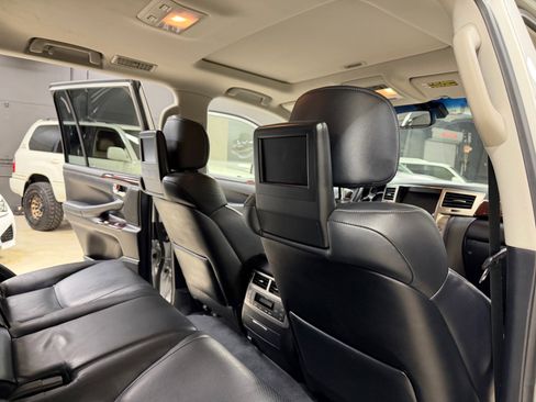 Used 2013 Lexus LX 570 4WD image 27