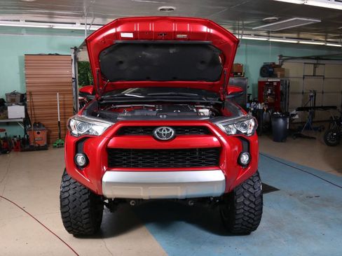 Used 2017 Toyota 4Runner TRD Off-Road Premium AWD/4WD image 2