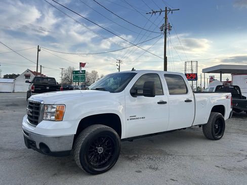 Used 2007 GMC Sierra 2500 SLE w/ Z71 Off-Road Package image 2