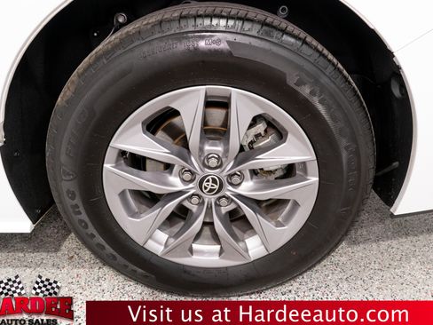 Used 2026 Toyota Sienna XLE FWD image 10