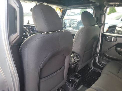 Used 2019 Jeep Wrangler Unlimited Sport S AWD/4WD image 11