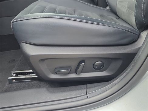 Used 2025 Mitsubishi Outlander SE image 23