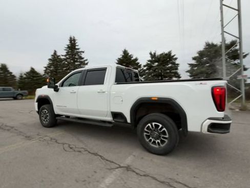 Used 2021 GMC Sierra 2500 SLE w/ SLE Value Package; image 7