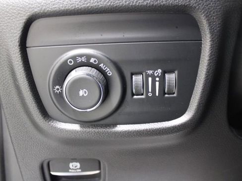 Used 2023 Jeep Grand Cherokee Limited w/ Black Appearance Package image 42