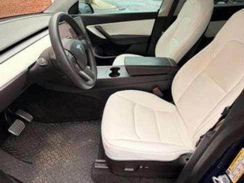 Used 2021 Tesla Model Y Long Range AWD/4WD image 3