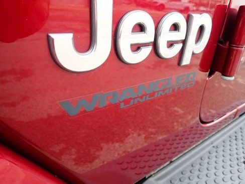Used 2021 Jeep Wrangler Unlimited Sahara w/ LED Lighting Group AWD/4WD image 13