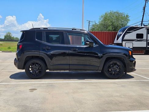 Used 2020 Jeep Renegade Altitude FWD image 4