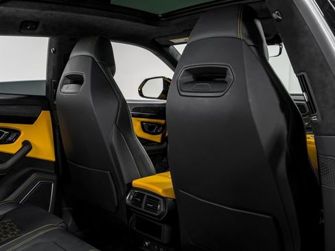 Used 2022 Lamborghini Urus AWD/4WD image 36