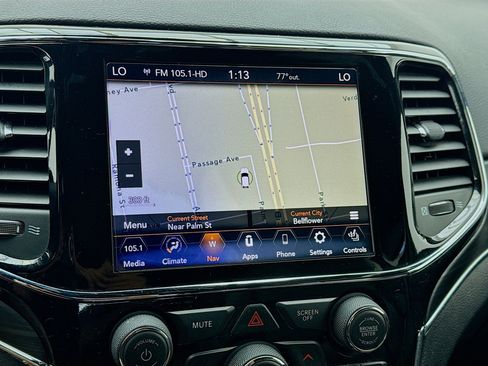 Used 2020 Jeep Grand Cherokee Limited w/ Luxury Group II image 9