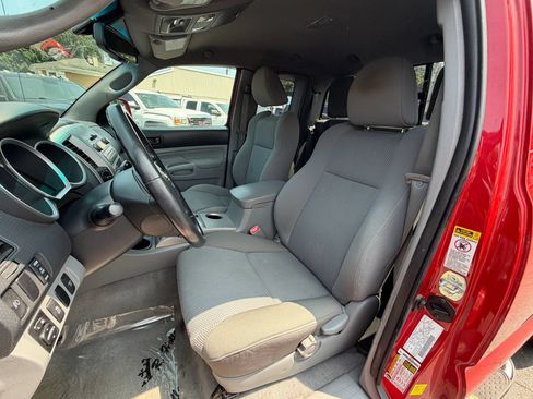 Used 2011 Toyota Tacoma 4x4 Access Cab V6 w/ TRD Sport Pkg image 9