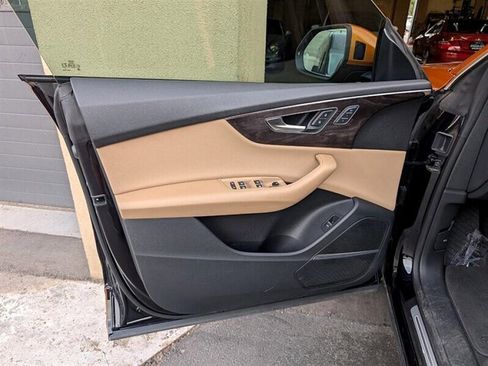 Used 2019 Audi Q8 Premium Plus w/ Premium Plus image 17