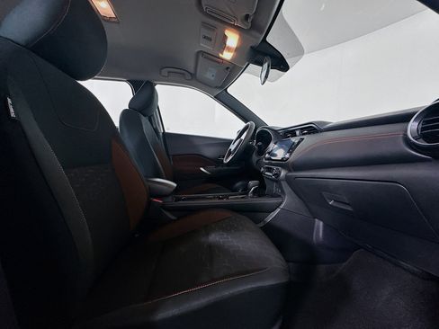 Used 2024 Nissan Kicks SR image 28