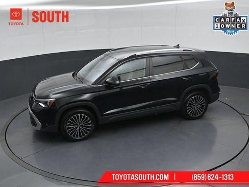 Used 2025 Volkswagen Taos SE FWD image 49