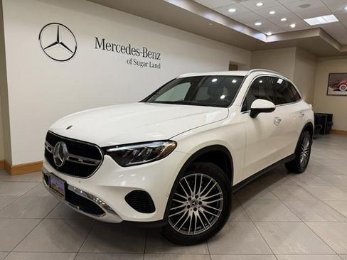 Used 2025 Mercedes-Benz GLC 300 image 1