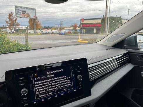 Used 2025 Volkswagen Jetta SE image 35