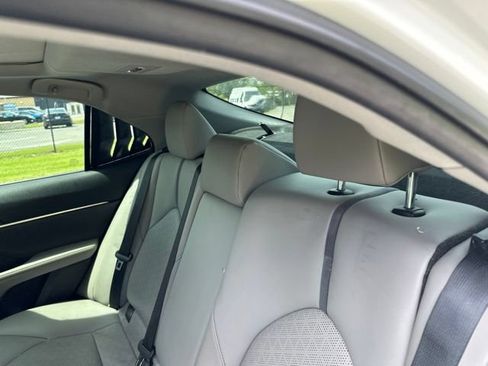 Used 2022 Toyota Camry XSE FWD image 16