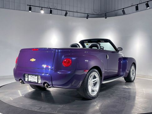 Used 2004 Chevrolet SSR w/ Preferred Equipment Group RWD image 5