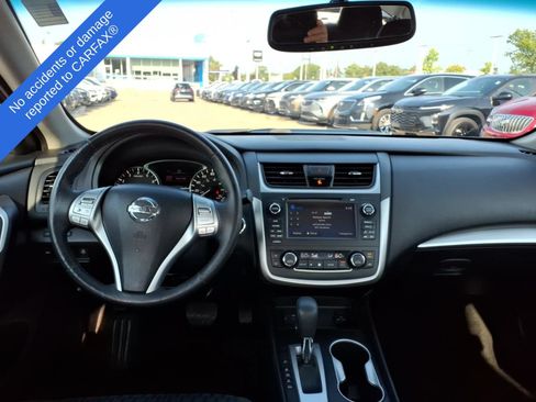 Used 2017 Nissan Altima 2.5 SV w/ Convenience Package FWD image 11