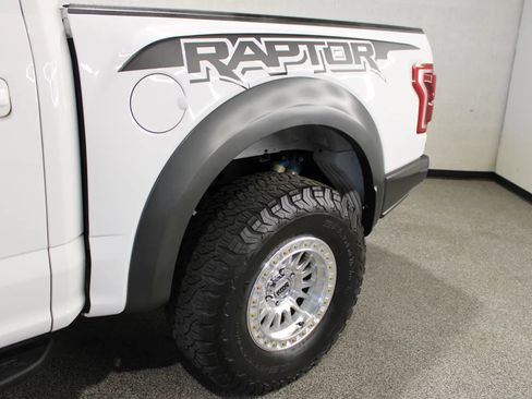 Used 2018 Ford F150 Raptor w/ Equipment Group 802A Luxury AWD/4WD image 9