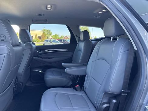 Used 2020 Buick Enclave Essence FWD image 12