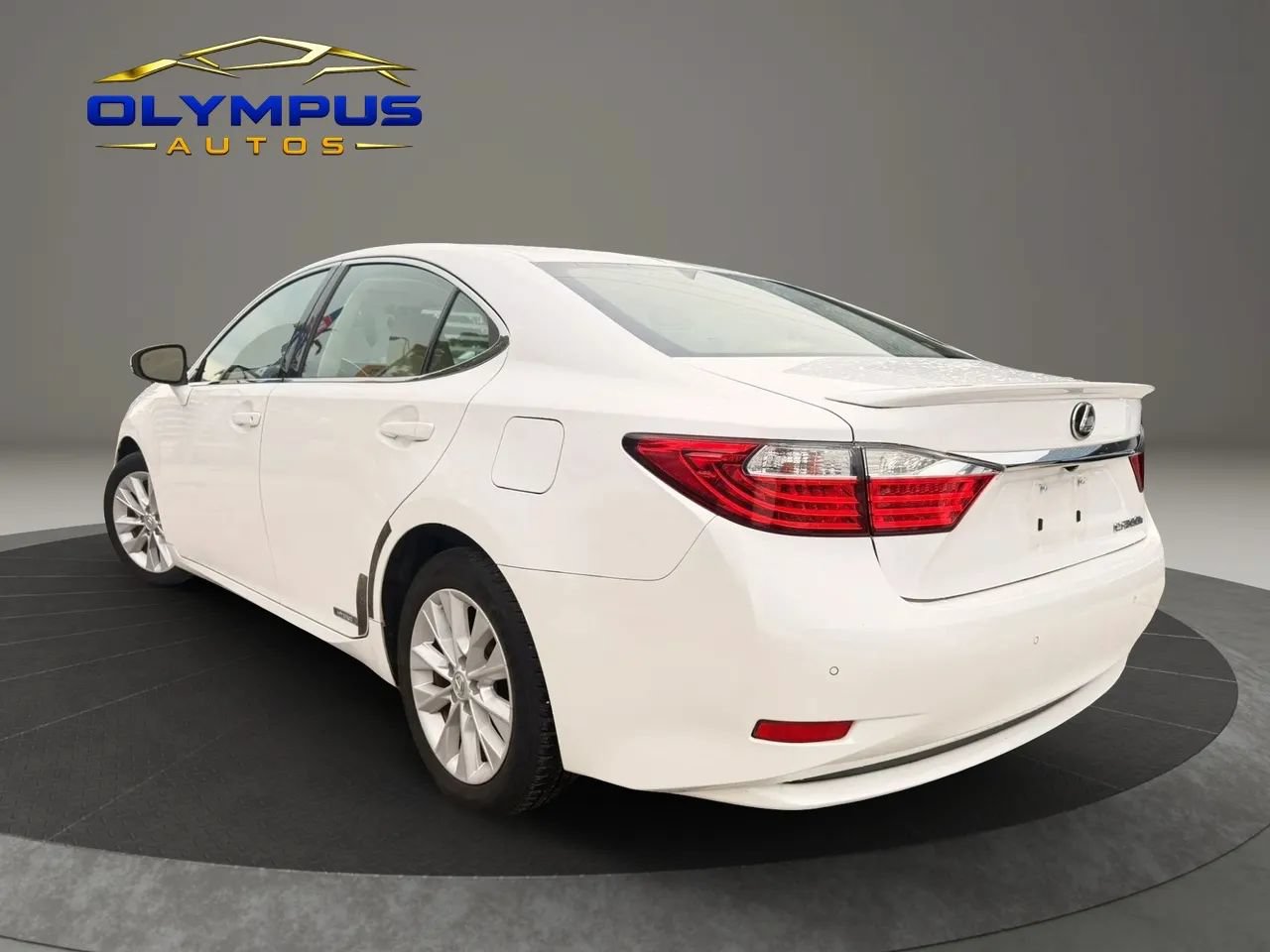 Used 2015 Lexus ES 300h w/ Navigation System Package FWD image 4