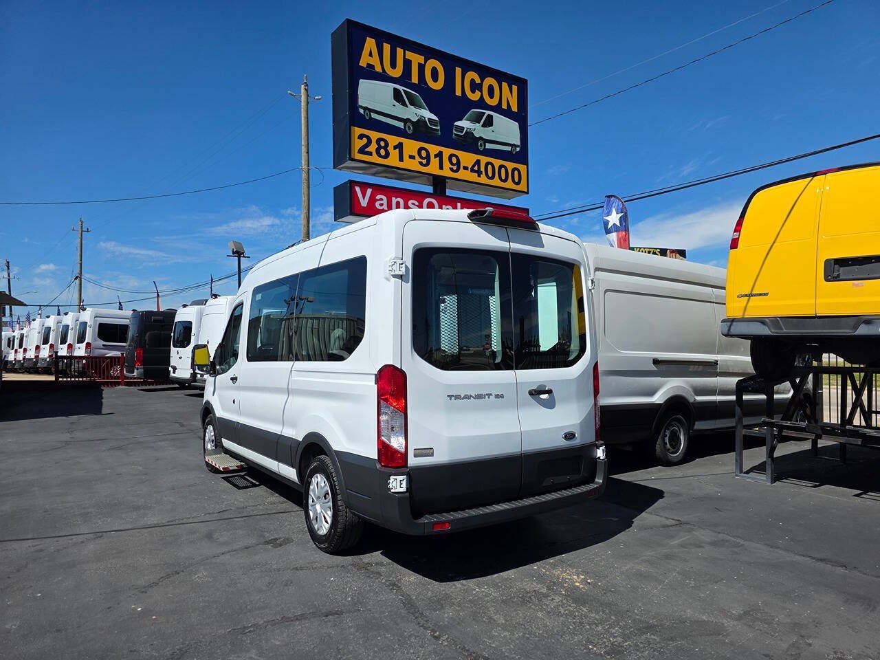 Used 2018 Ford Transit 150 XL RWD image 34