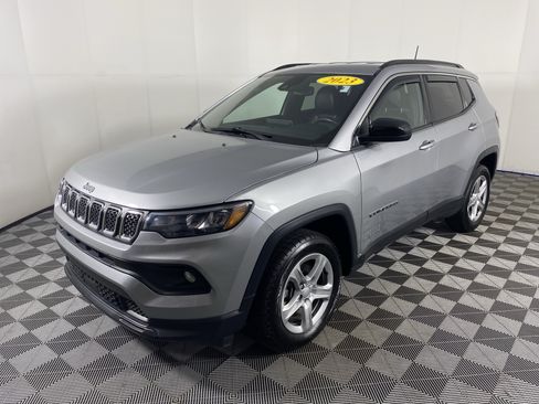 Used 2023 Jeep Compass Latitude w/ Convenience Group AWD/4WD image 10