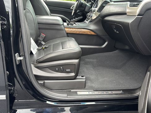 Used 2019 GMC Yukon Denali AWD/4WD image 18