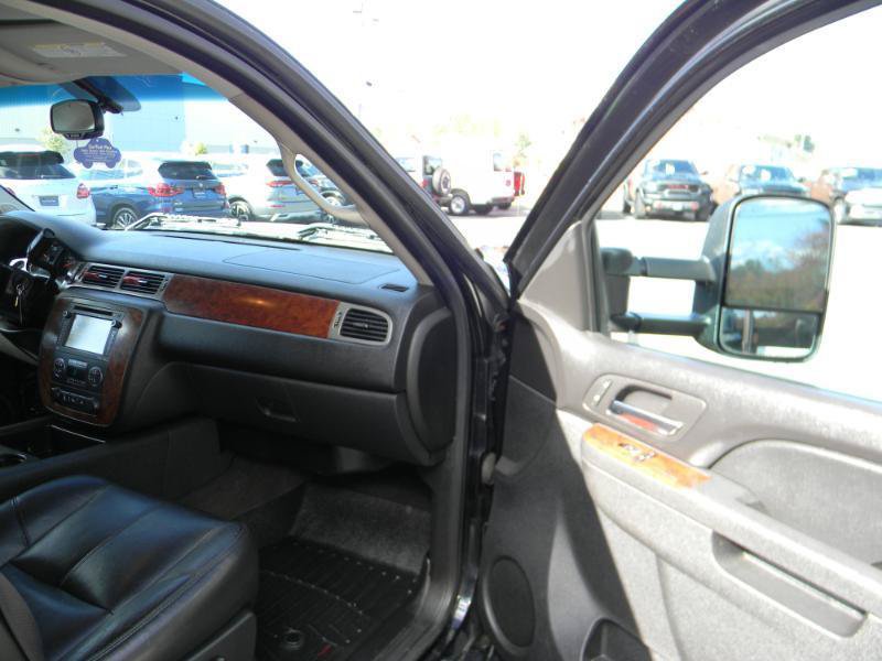Used 2012 GMC Sierra 3500 SLT w/ SLT Convenience Package AWD/4WD image 21