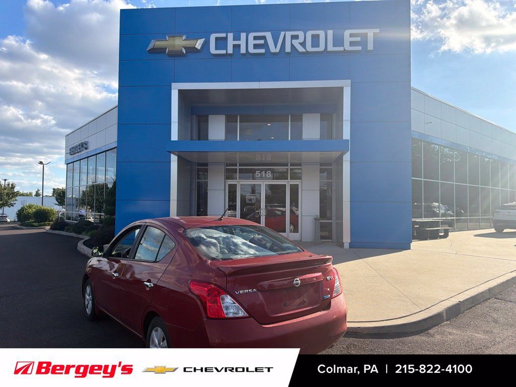 Used 2014 Nissan Versa SV w/ Convenience Package FWD image 5