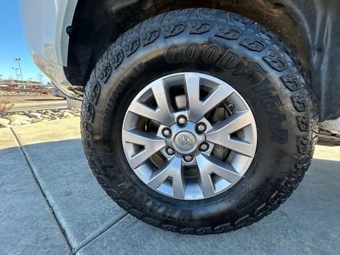 Used 2017 Toyota Tacoma SR5 image 32