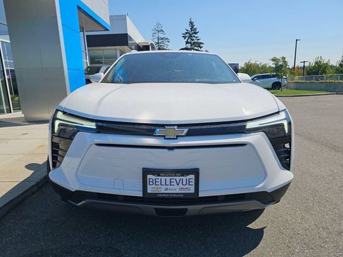 Used 2024 Chevrolet Blazer EV LT AWD/4WD image 2