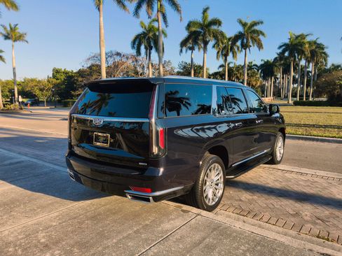 Used 2022 Cadillac Escalade ESV Premium Luxury image 18