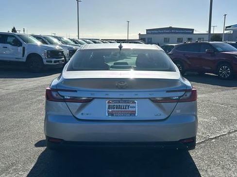 Used 2025 Toyota Camry LE image 4