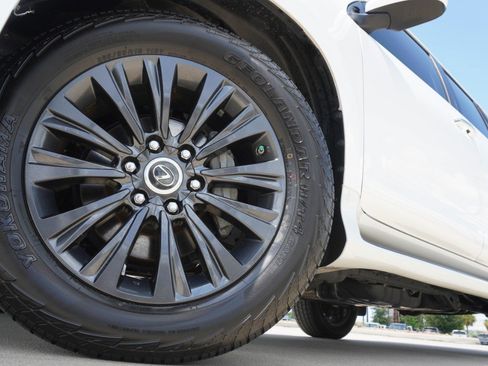 Certified 2023 Lexus GX 460 Premium AWD/4WD image 11