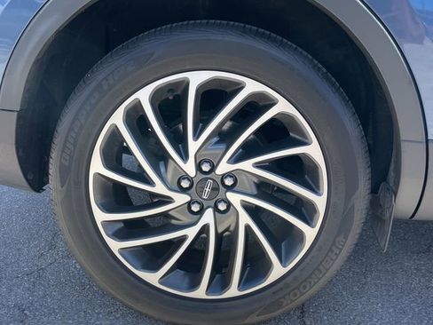 Used 2019 Lincoln Nautilus Reserve AWD/4WD image 11