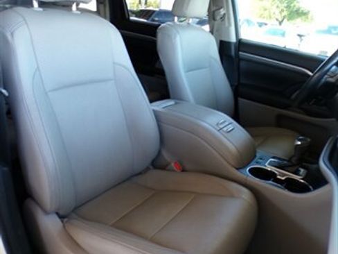 Used 2018 Toyota Highlander Limited FWD image 29