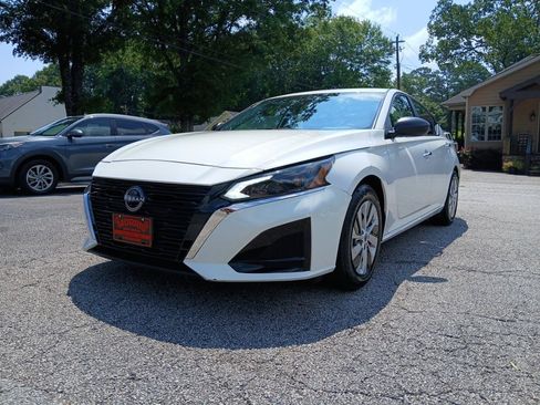 Used 2024 Nissan Altima 2.5 S FWD image 2